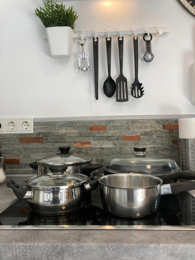 Living At Saarpartments - Adultsonly - Business & Holiday Homes With Kitchen For Long- And Short Term Stay, 3 Min To St Johanner Markt And Points Of Interest Саарбрюкен Екстериор снимка