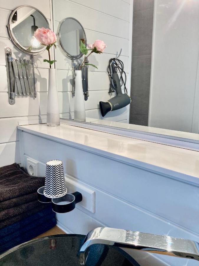 Living At Saarpartments - Adultsonly - Business & Holiday Homes With Kitchen For Long- And Short Term Stay, 3 Min To St Johanner Markt And Points Of Interest Саарбрюкен Екстериор снимка